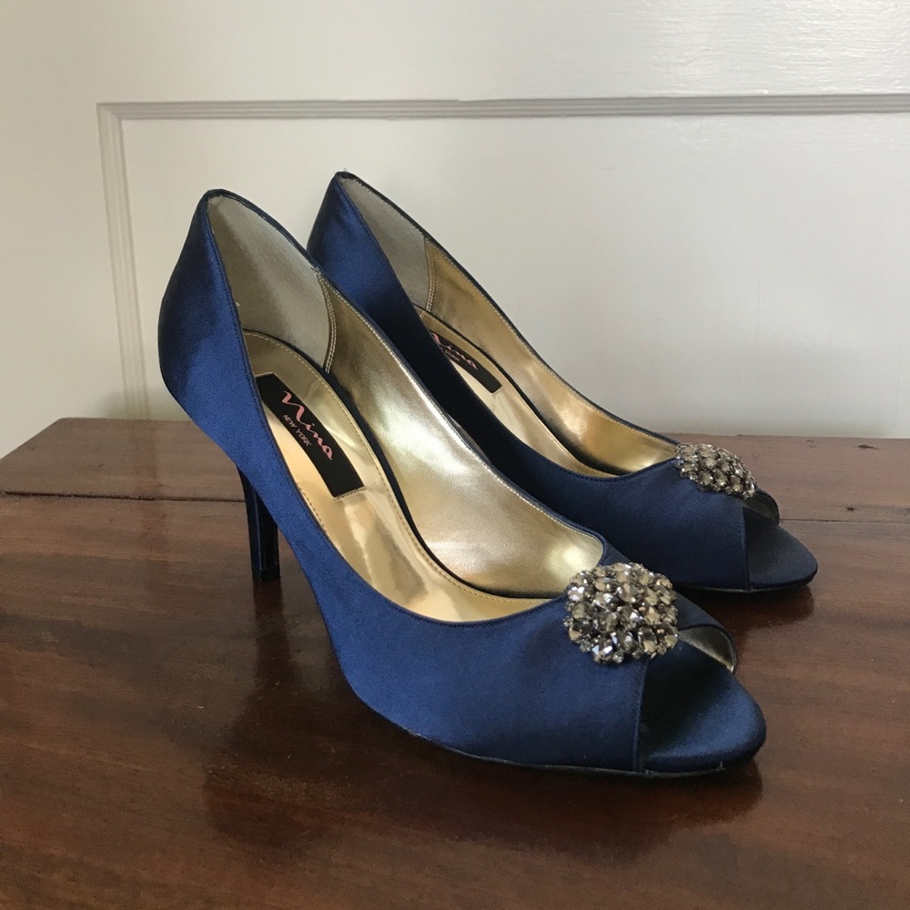 NIB Blue satin heels/pumps with jewel detail 👠